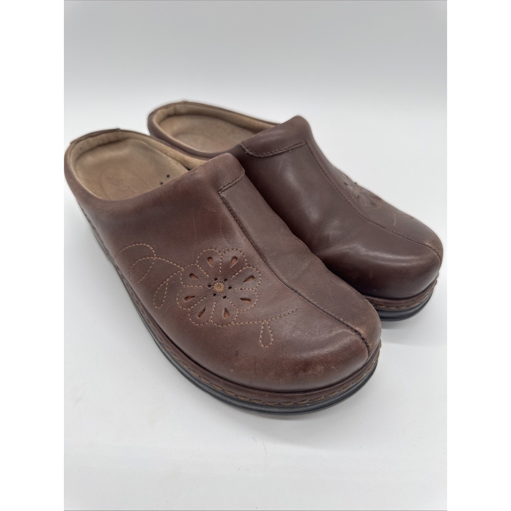 Klogs Footwear Brown Embossed Slip Resistant Clogs Nursing Shoes Womens size 11